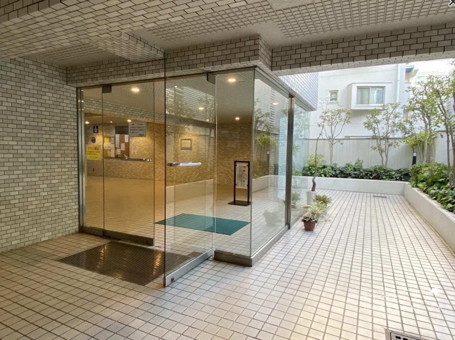 建物エントランス