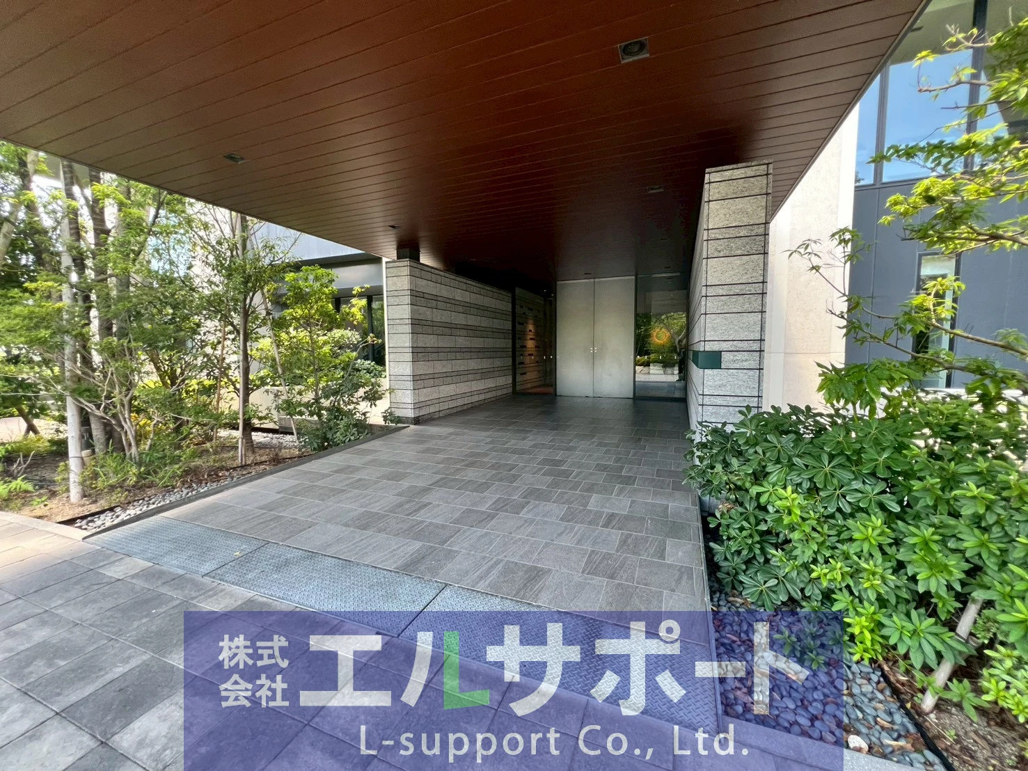 建物エントランス