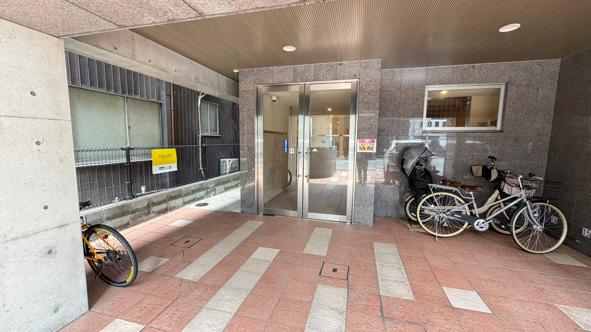 建物エントランス