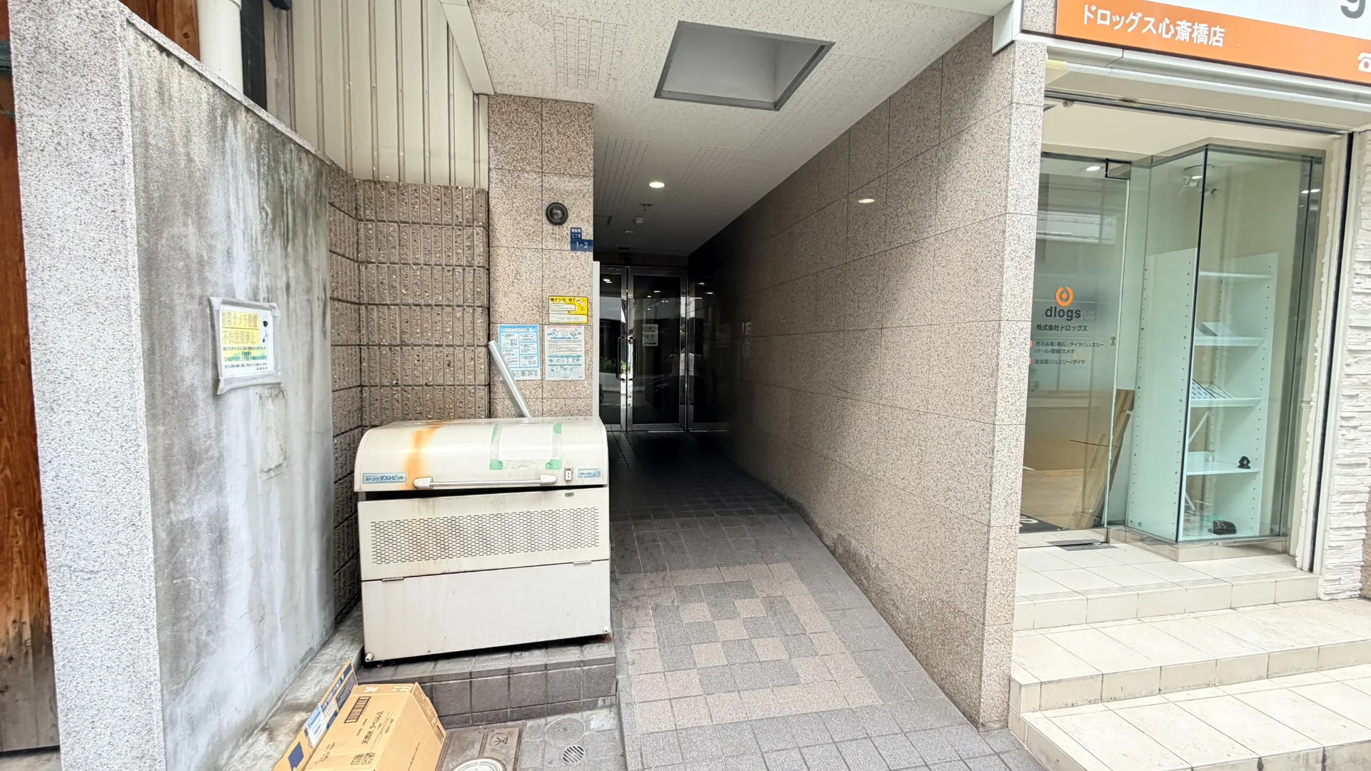 建物エントランス