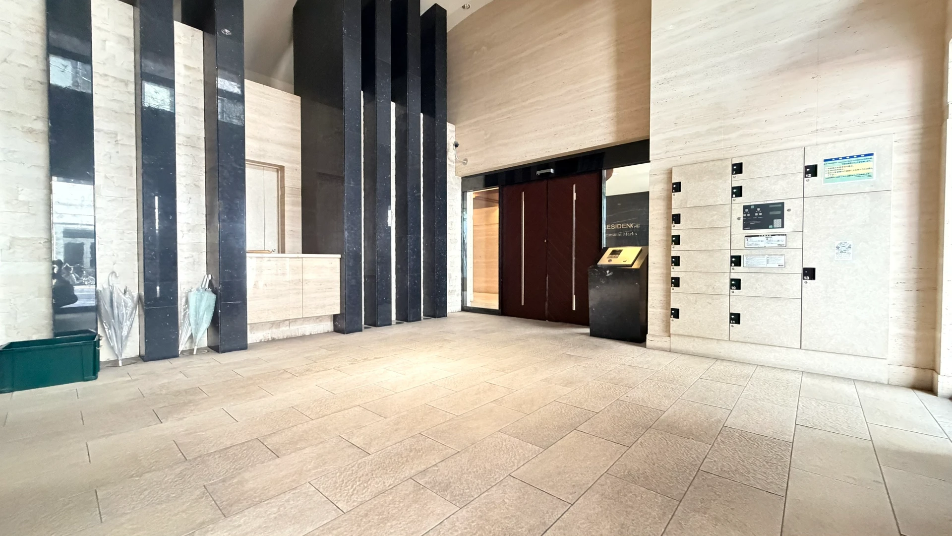 建物エントランス
