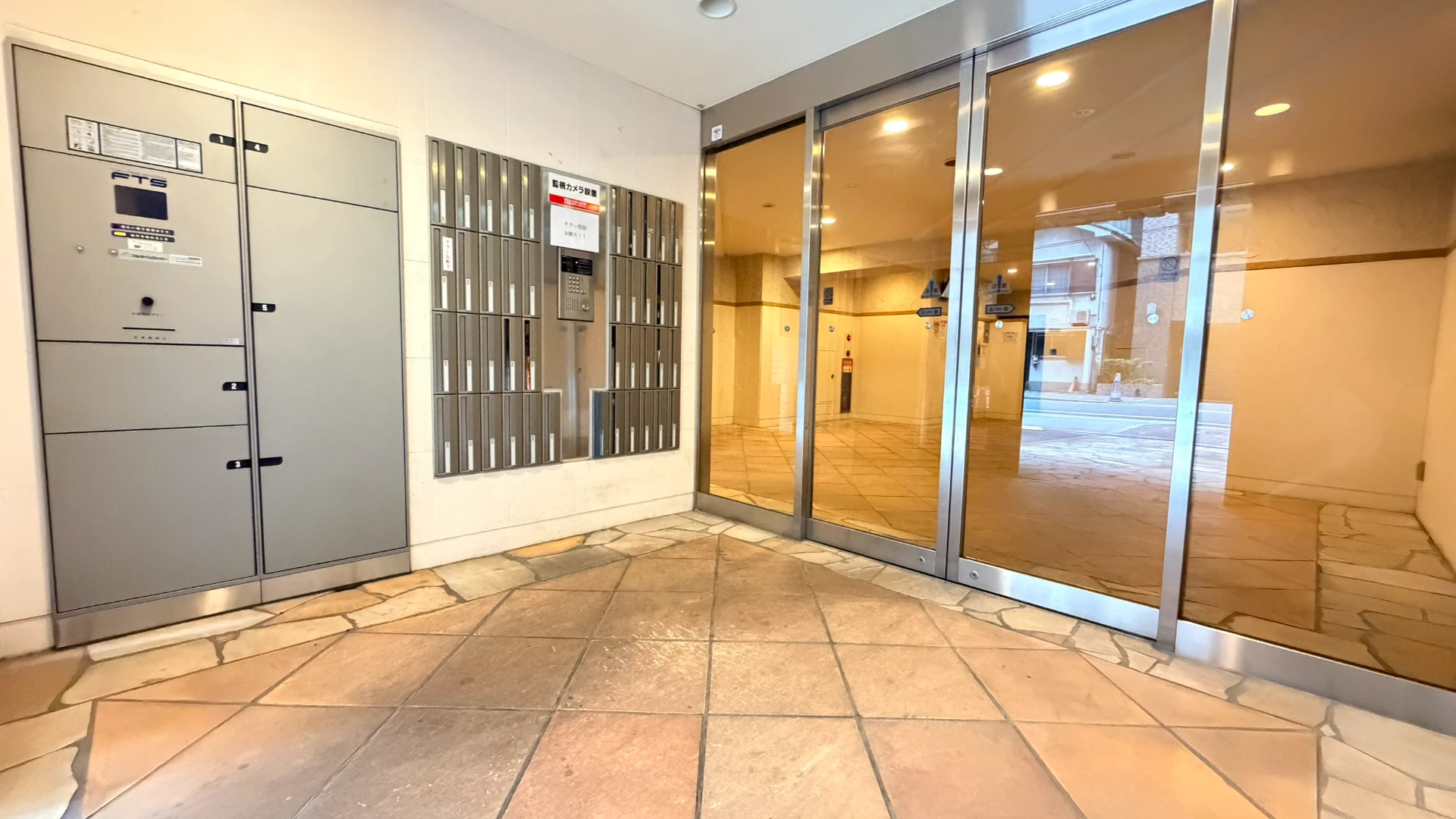 建物エントランス