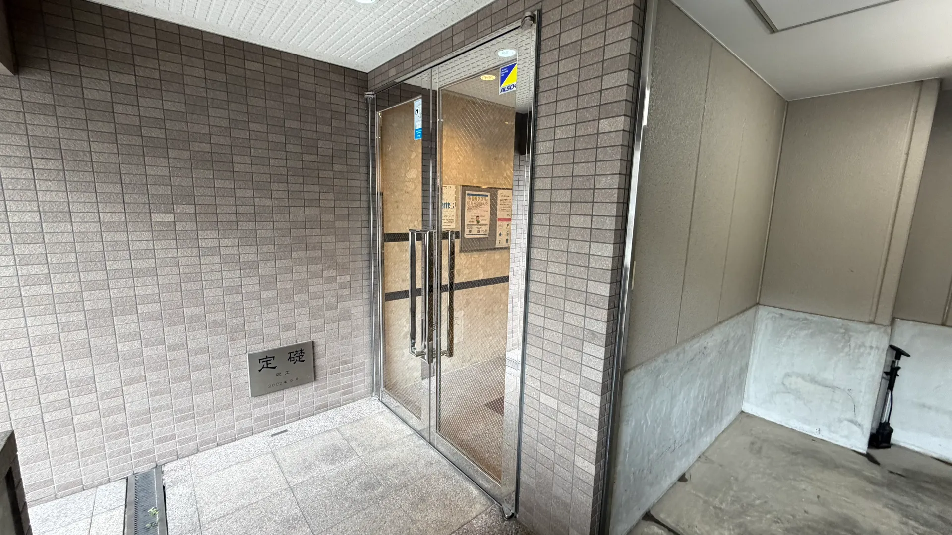 建物エントランス