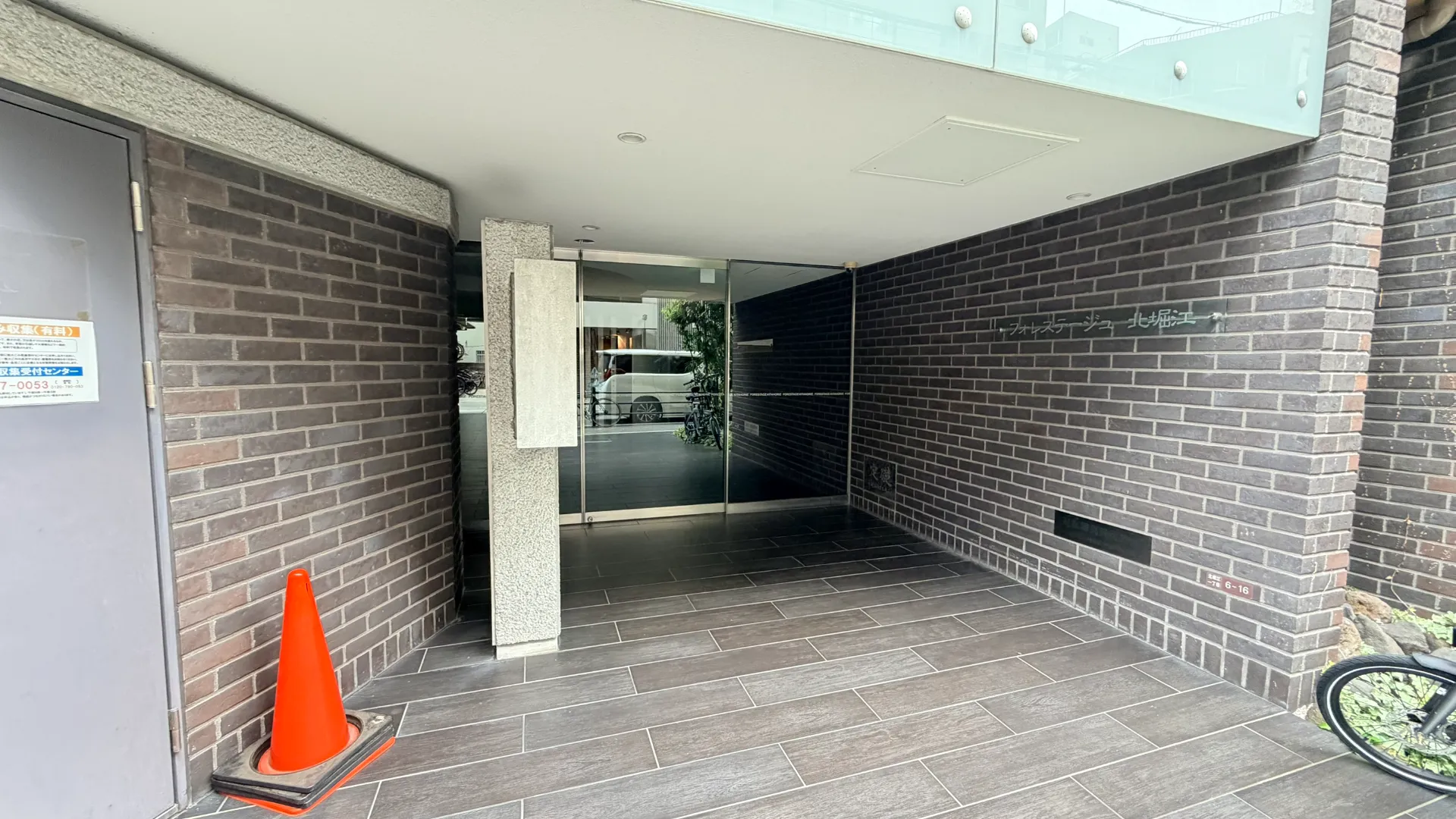 建物エントランス
