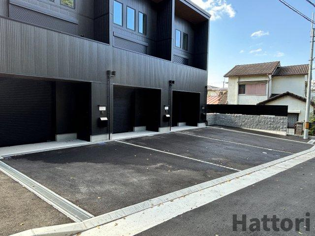 K-garage 猪名寺 3 駐車場