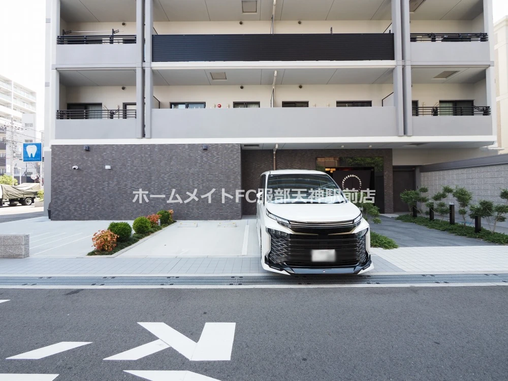 グリュックメゾンF豊中XV 0801 駐車場