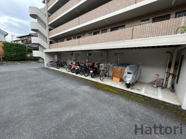 ソレアードうねの 502 駐車場