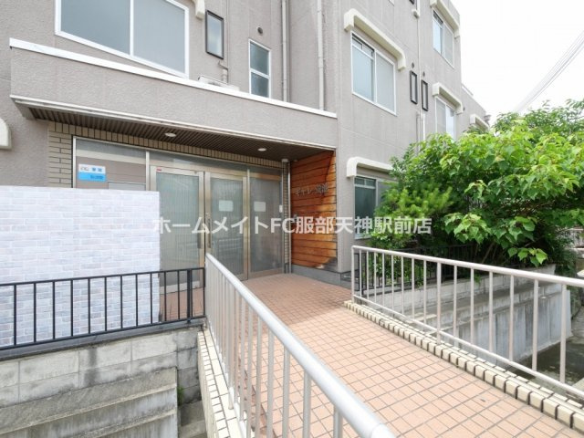 ギャレ蛍池新館 330 玄関