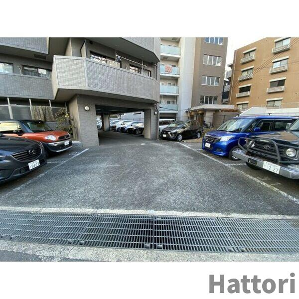レスカーラ緑地公園 305 駐車場