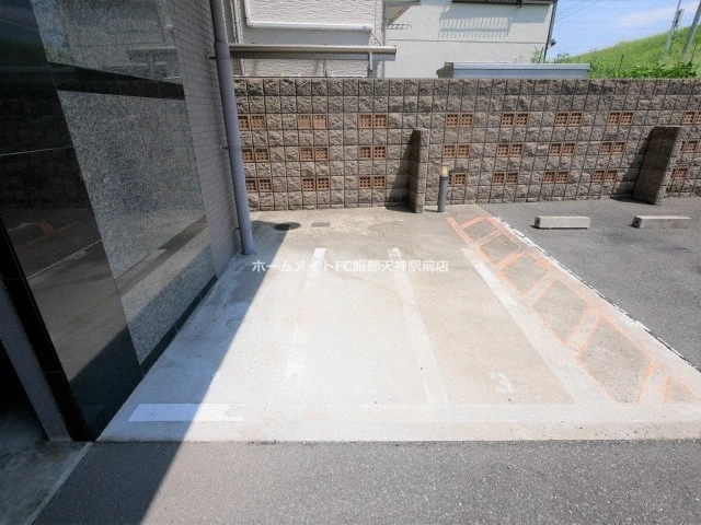 ヴェリテ新大阪 302 駐車場