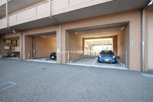 CASSIA豊中三国 303 駐車場
