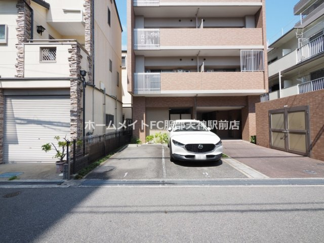 ソレイユ服部 402 駐車場