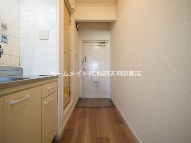 ストロング第3新大阪 102 玄関