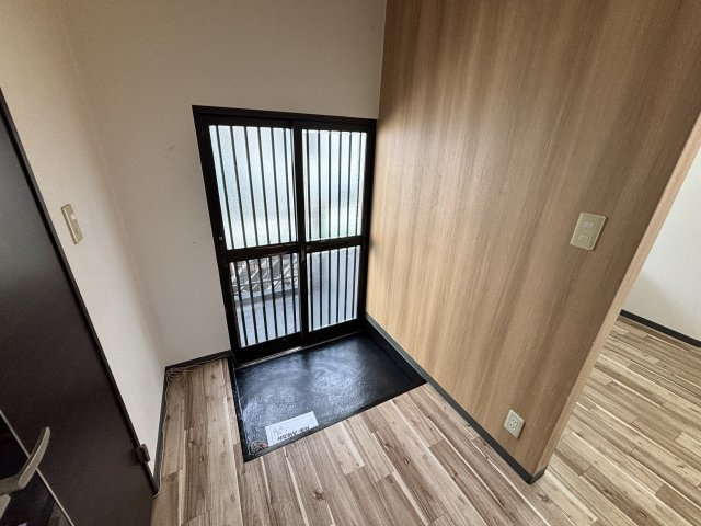 コーポラル三宝 201 玄関