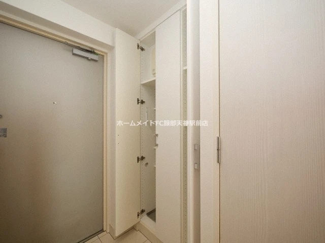 アパートメンツ江坂 0702 玄関