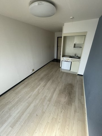 ダチロン高城 303 リビング