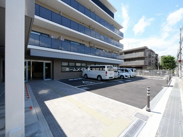 トリニティ豊中本町 302 駐車場