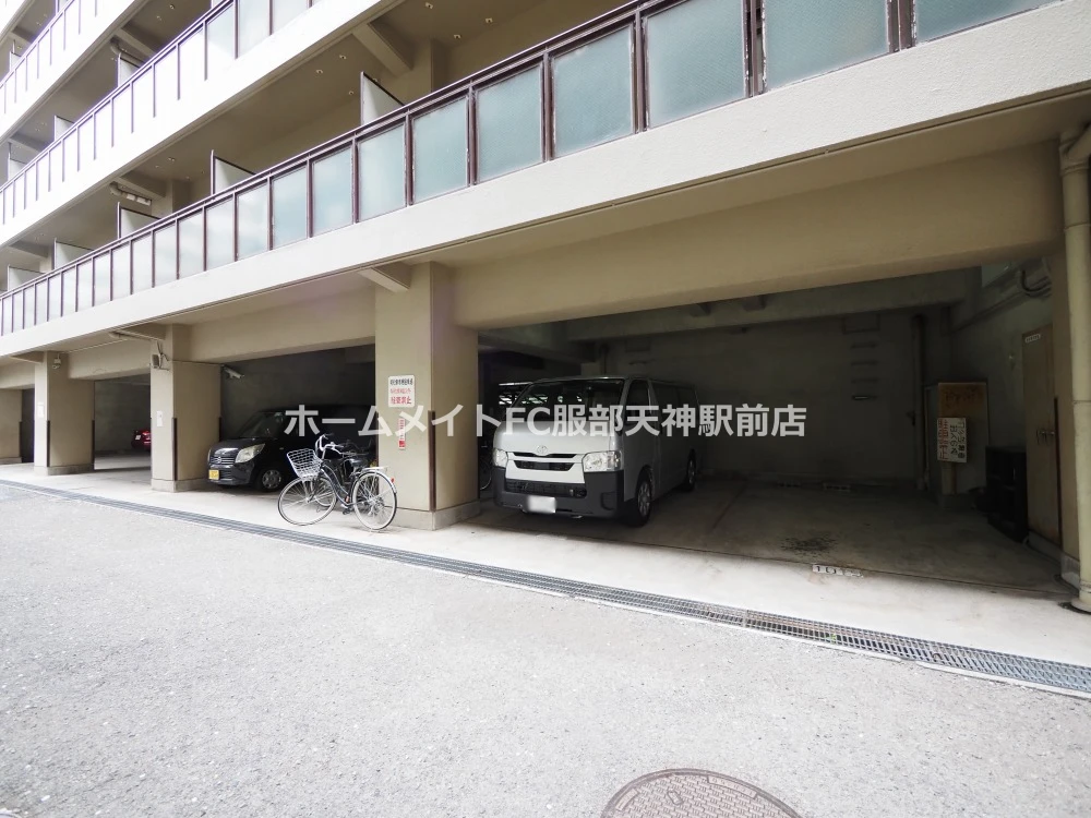 メゾンサプリーム 614 駐車場