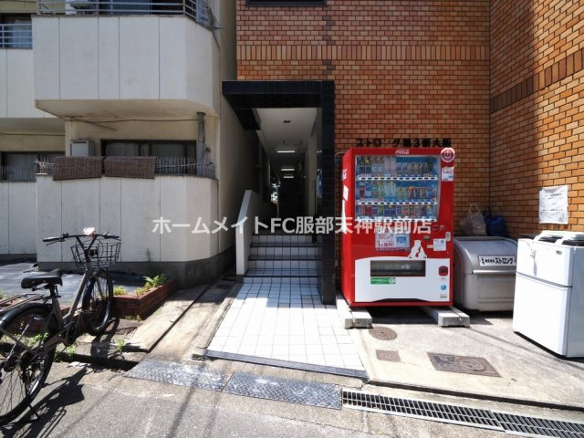 ストロング第3新大阪 202 玄関