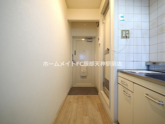 ストロング第3新大阪 105 玄関