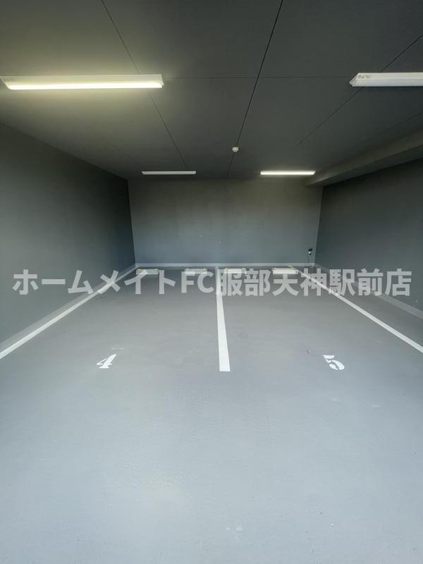 シーズンフラッツ緑地公園 303 駐車場