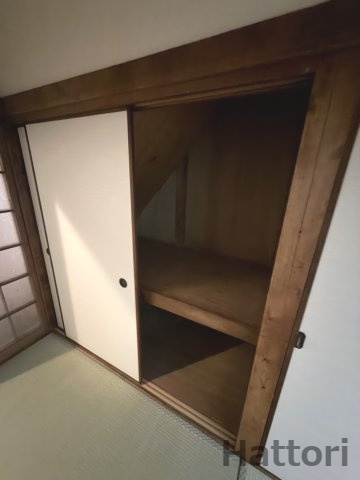 生田貸家 右 収納