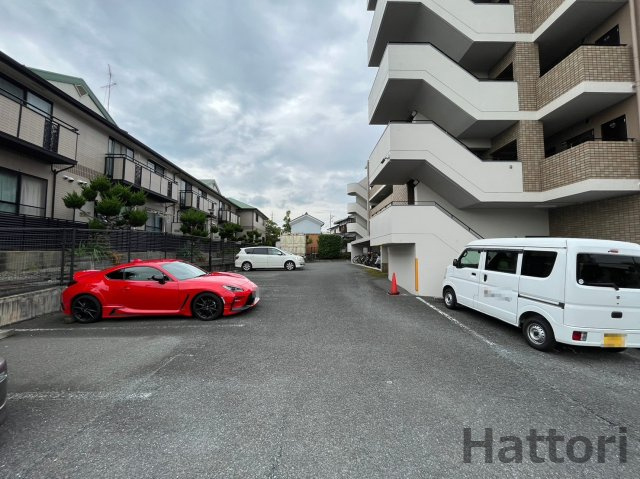 ソレアードうねの 502 駐車場