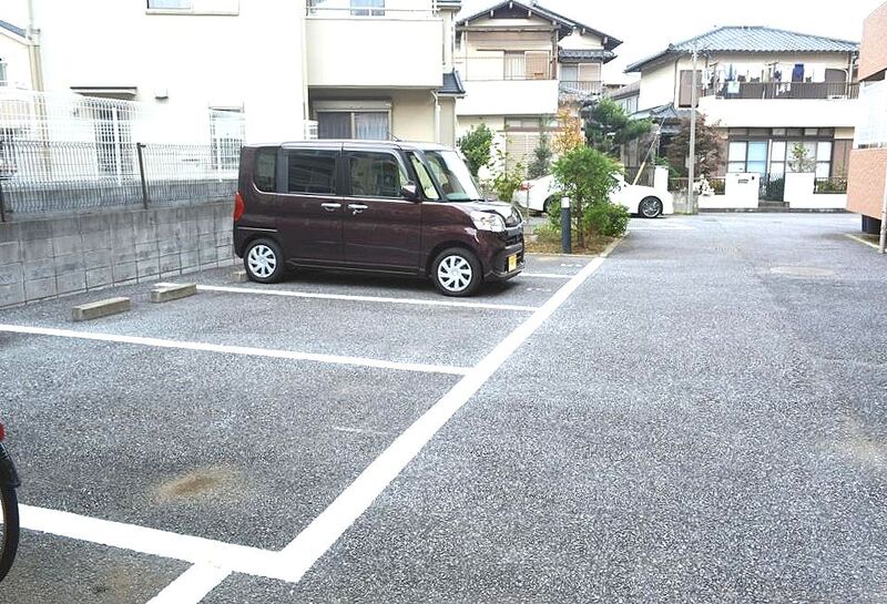 メゾン・ドゥ・レスト 205 駐車場