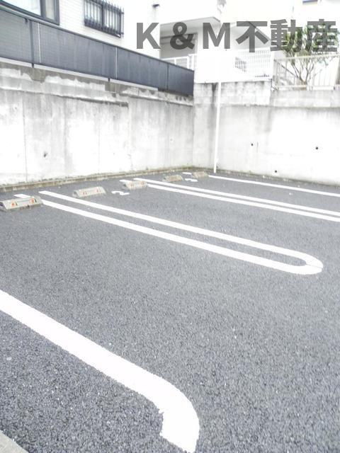 ブリッサ ２０３ 駐車場