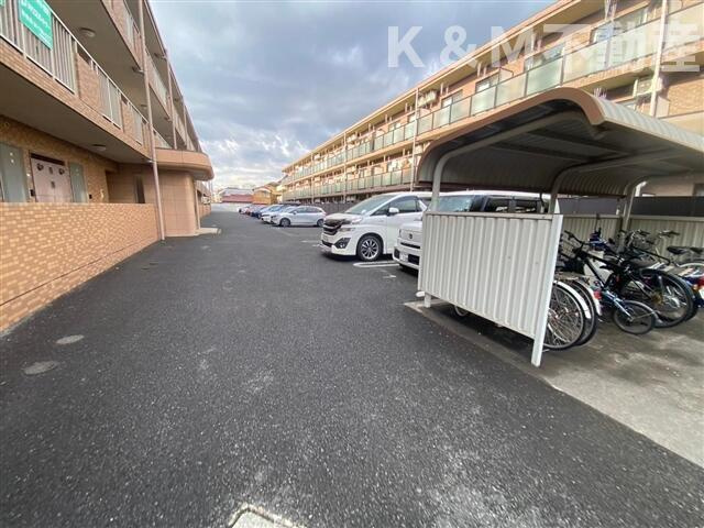 モアルヤタ藤 ２１０ 駐車場