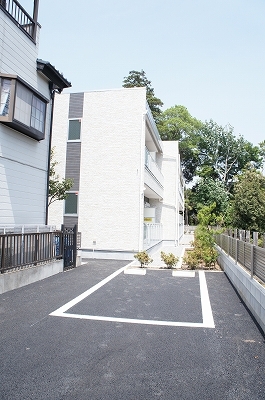 リブリ・CHK 105 駐車場