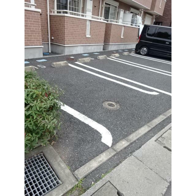 グリーンヒルⅡ １０４ 駐車場