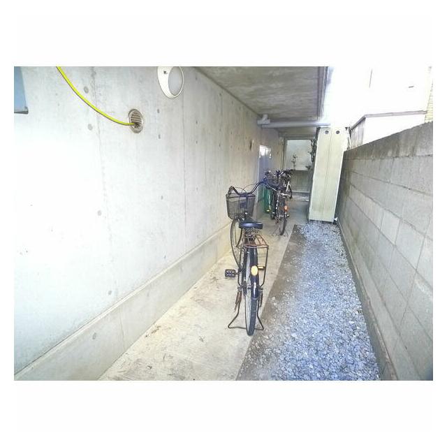 サクセスヒルズ １０２ 駐車場