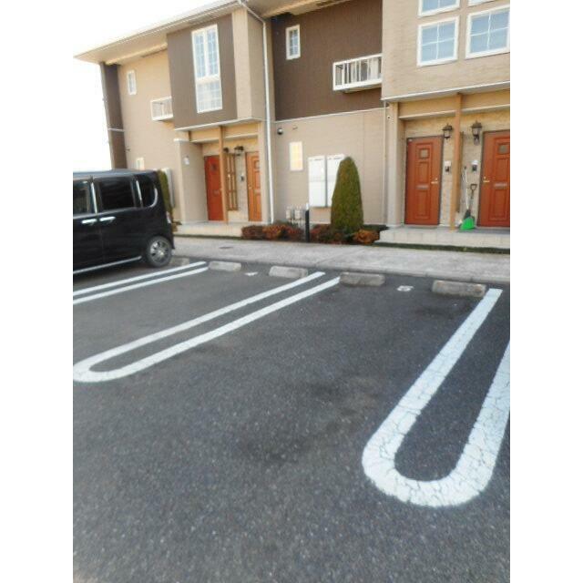 フレスクーラ ２０３ 駐車場