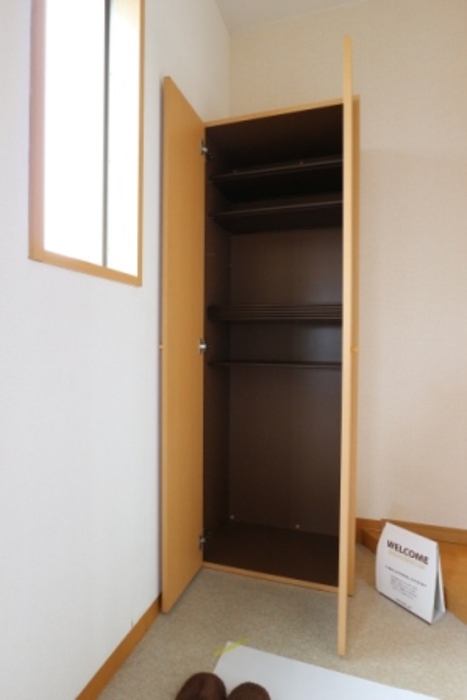 プレシア 301 玄関