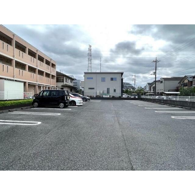 パインリーフドエル １０６ 駐車場