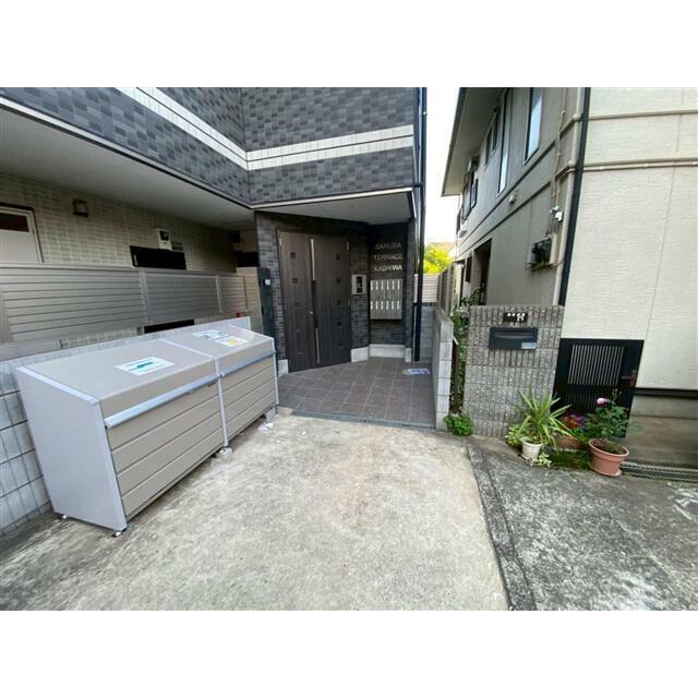 ＳＡＫＵＲＡ　ＴＥＲＲＡＣＥ　ＫＡＳＨＩＷＡ １０１ 玄関