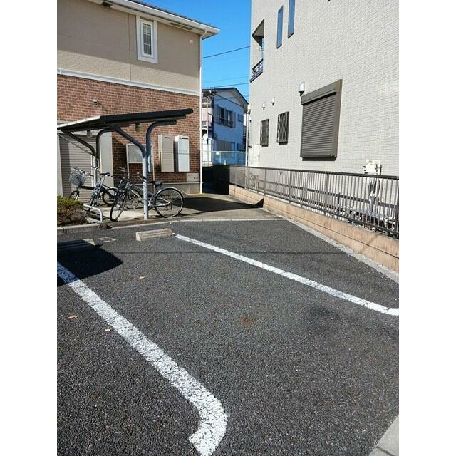 アルブル・ヴィラージュ １０３ 駐車場