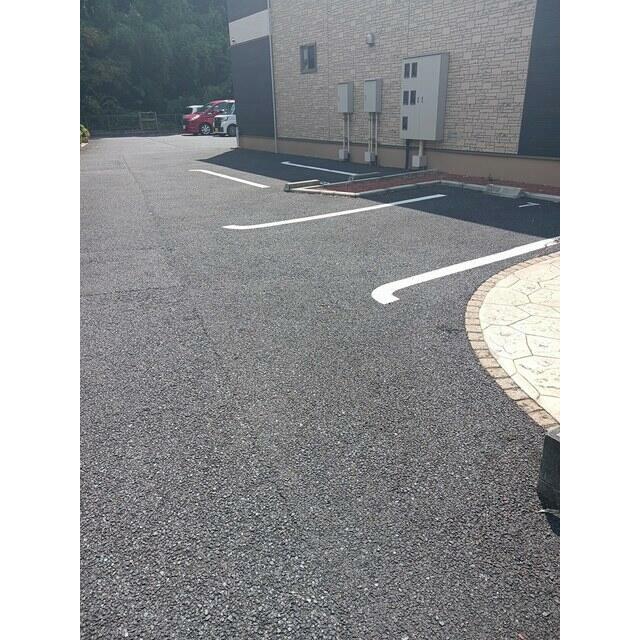 ラヴィアンローズＣ ２０１ 駐車場