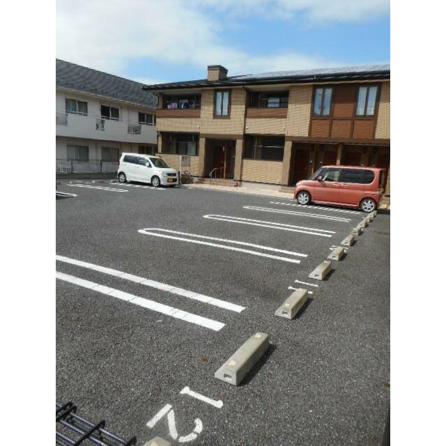 グラン・モンターニュⅡ ２０３ 駐車場