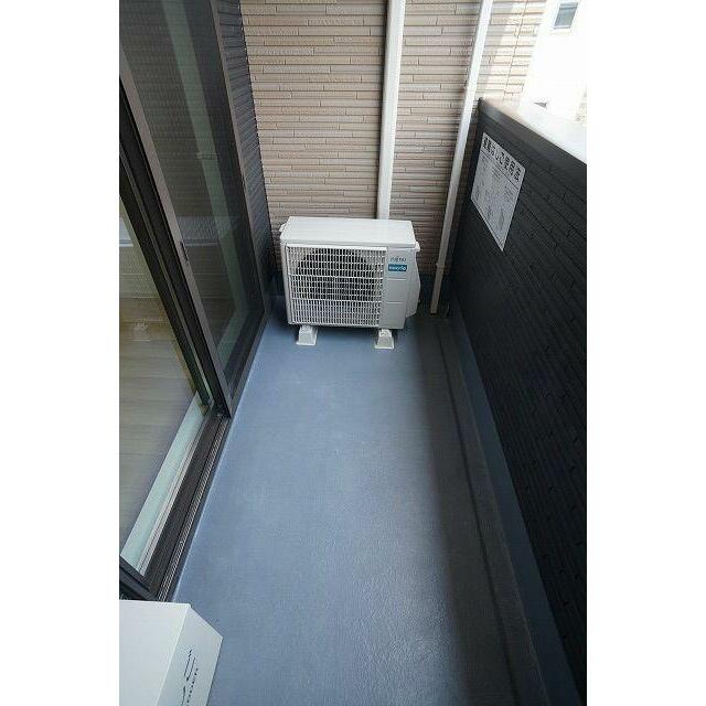コンフォール ２０２ バルコニー