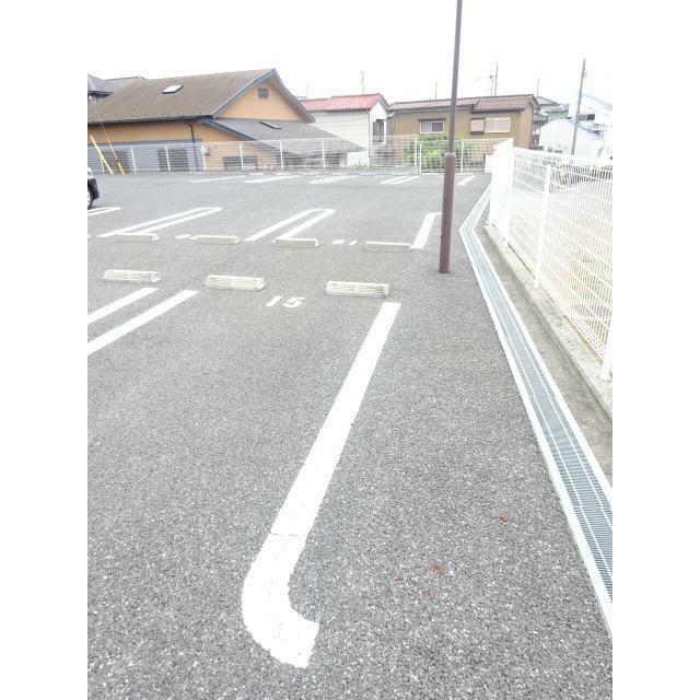 アルカンシェルヒルズⅡ ２０１ 駐車場