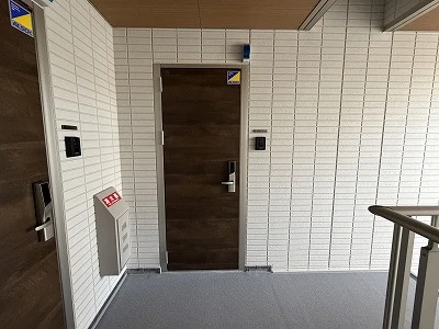 クレスタ 303 玄関