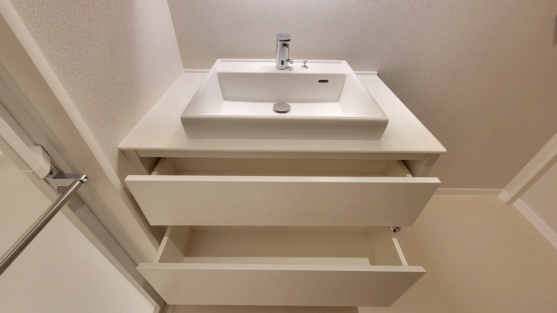 ＡＺＵＲ米山 301 収納