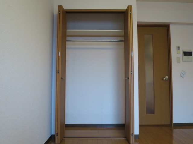 ドルトワール南笹口 406 収納