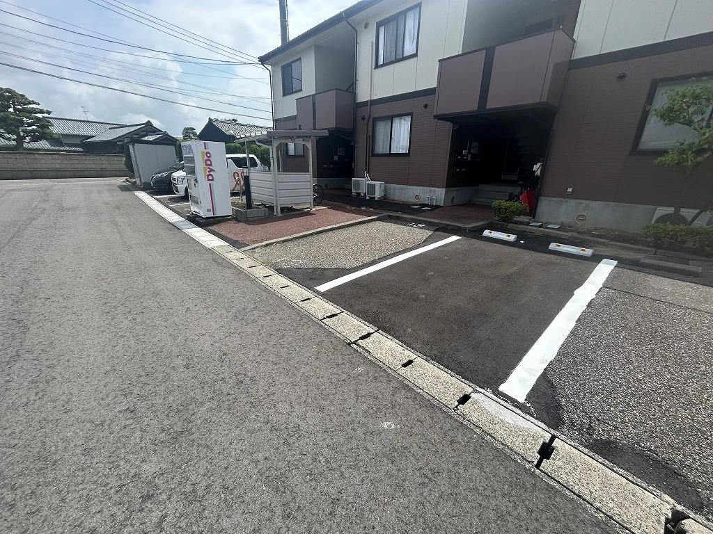 シャンドフレール黒埼 Ｄ/Ｅ E102 駐車場