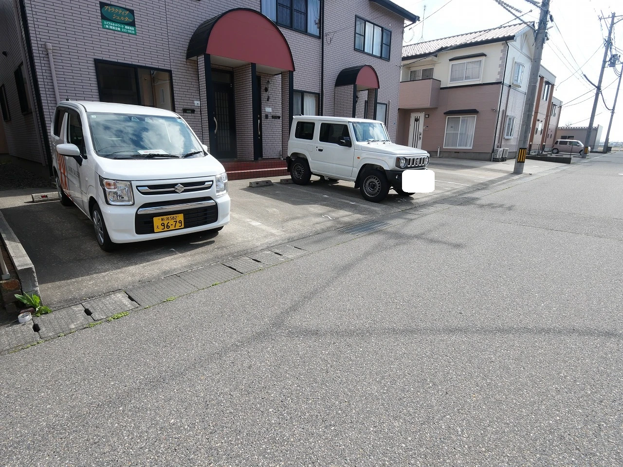 アトラクティブシェルター 1 駐車場