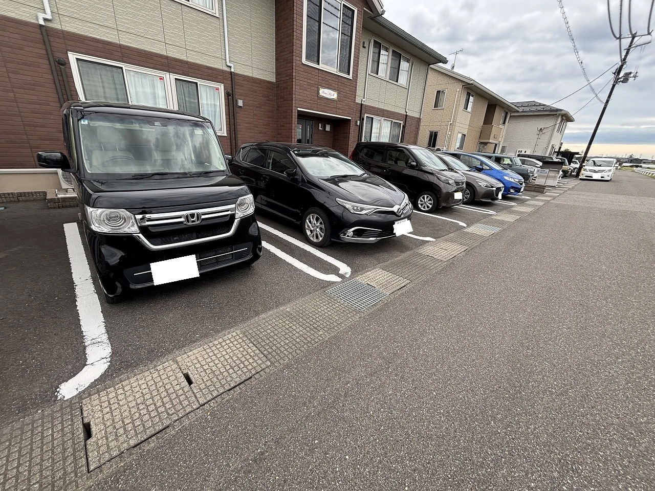 Reve　M&M 102 駐車場