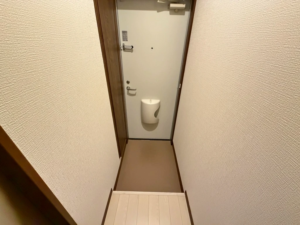 リオーナ大学南 101 玄関