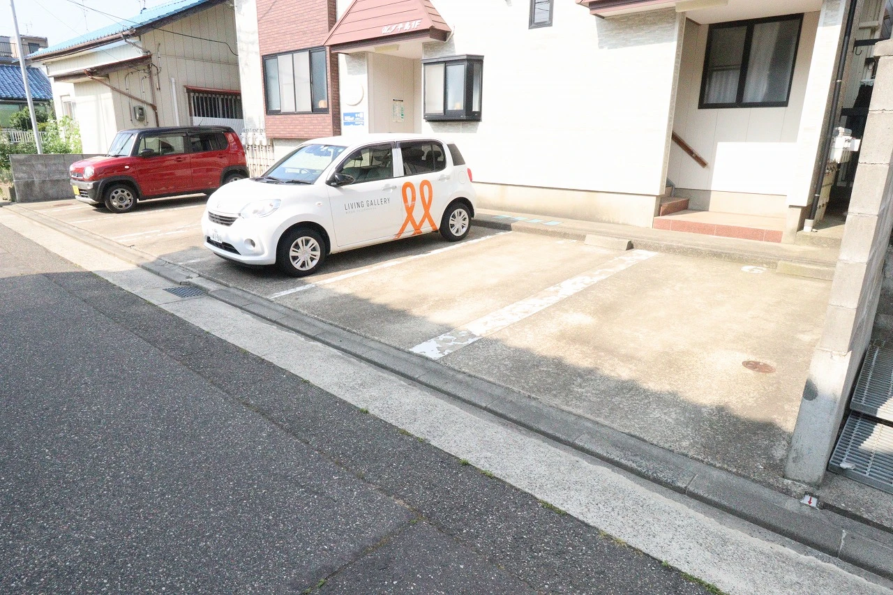 Ｕ・Ｉ平島 １０５ 駐車場